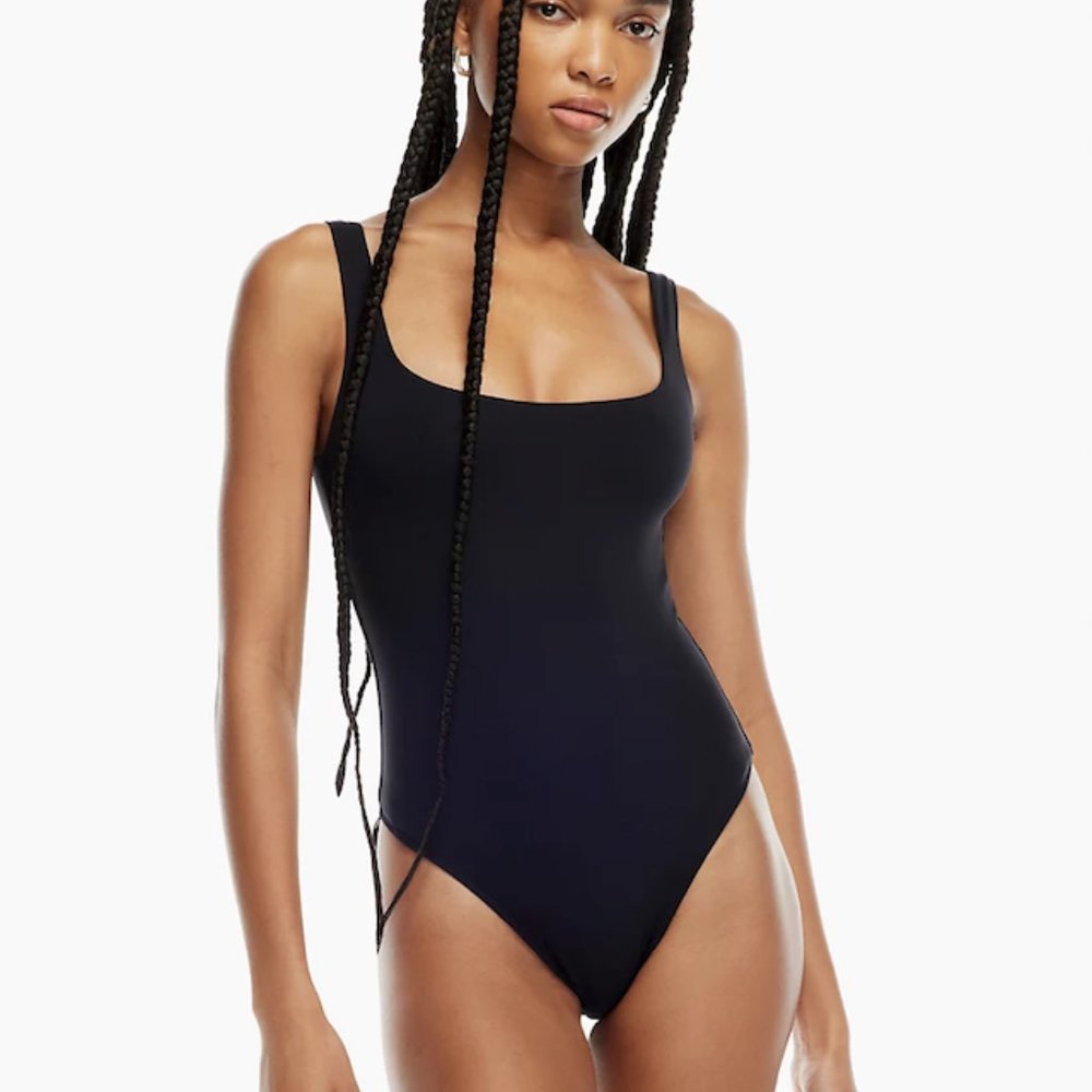NWT, ARITIZIA BABATON, SZ M, CONTOUR TANK BODYSUIT, SQUARE NECK, BLACK